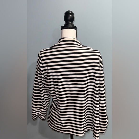 Black and white stripe button jackets - Picture 2 of 5